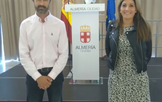 171024 José María Linares, secretario del COLVET Almería, con la concejala Carolina Lafita